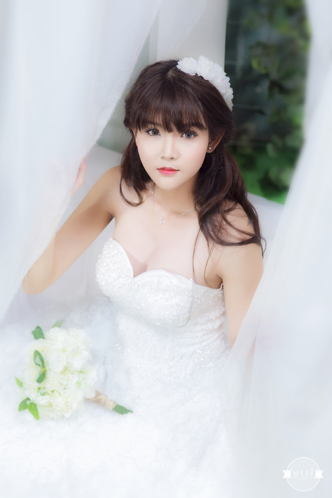 我趁老师睡觉摸她奶脱她内裤